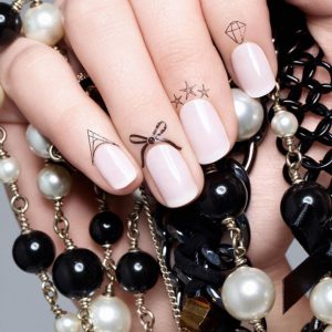 tatouage ongle